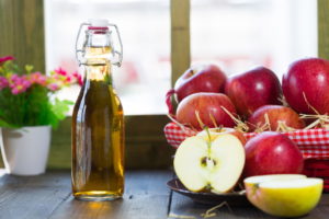 11 полезных для здоровья свойств яблочного уксуса