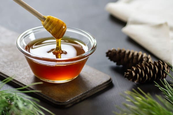 10 полезных для здоровья свойств меда и примеры применения