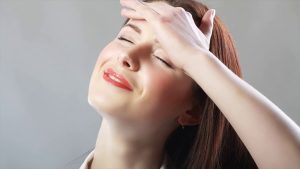 5 эффективных растяжек для облегчения симптомов мигрени
