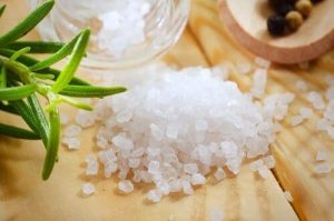 7 причин появления тяги к соли что делать и как снизить потребление
