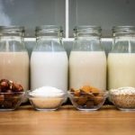 Плюсы и минусы различных видов молока: от коровьего до овсяного