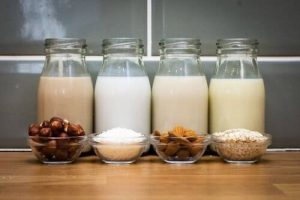 Плюсы и минусы различных видов молока от коровьего до овсяного